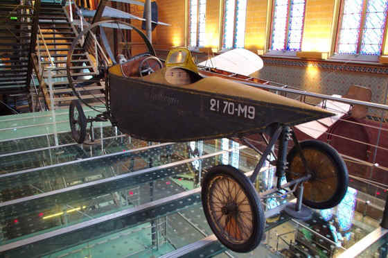 Helica_musee_paris_ 02.jpg (91793 octets)